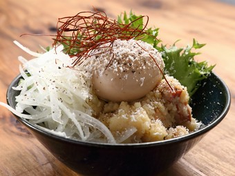 見た目のインパクトが楽しい『爆弾ポテトサラダ』