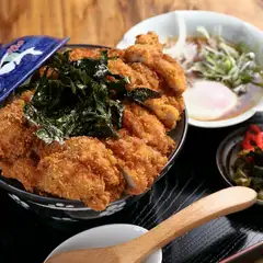 だしと玉ねぎからつくるタレがベストマッチ『とりかつ丼』