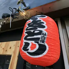 ゲストを出迎える、赤い提灯が目印