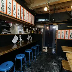 ずらりと並んだメニューに心躍る、アットホームでくつろげる店内
