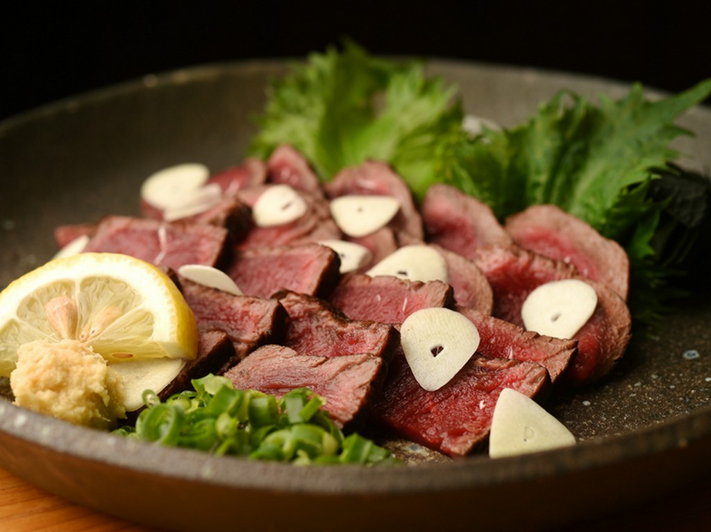 やっぱり旨い！　本場ならではの鮮度と味わい『鯨のたたき』（2人前）