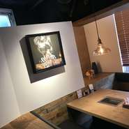 3部屋ある個室席のうち、1部屋はVIPルーム。通常6名入る空間を4名がけの席にしており、落ち着いた雰囲気の中食事を楽しめます。ここぞという一席にいかがでしょうか。