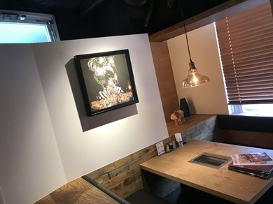 落ち着いた雰囲気の中食事を楽しめる。VIPルームを用意