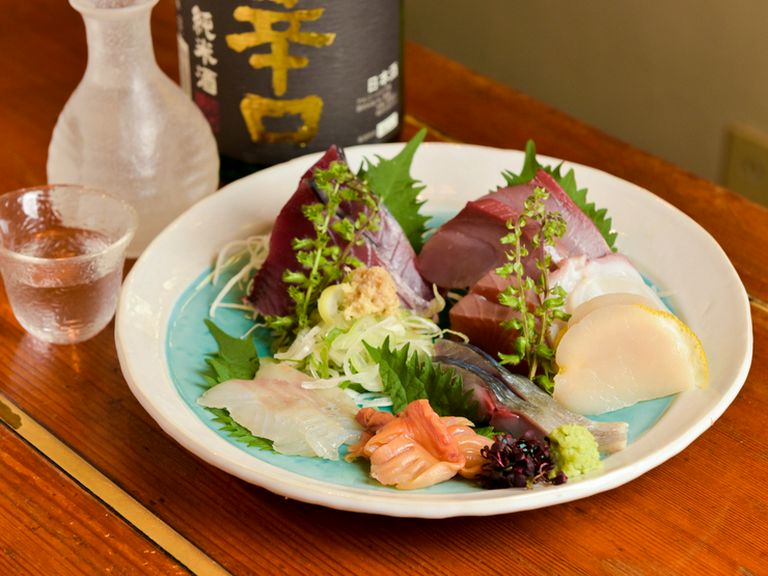 仕入れる旬の魚介類で決まる『本日のお造り(おまかせ刺盛り)』