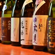 「酒に合う食。食に合う酒。酒は酒蔵からの預かり物。うちは居酒屋だから」と、地方の小さな酒蔵のものを集めたり、震災から復興しつつある酒蔵を応援しています。他にはない珍しい銘柄が多数あります。