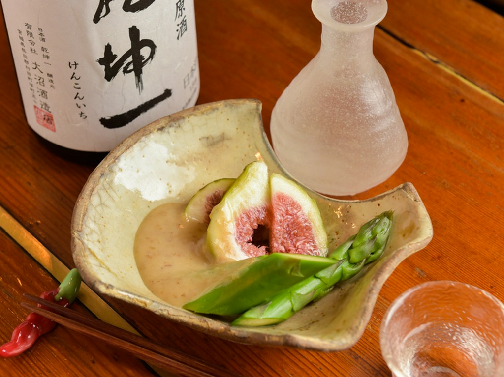 甘みと塩味の新鮮なバランスが絶妙！旬の味わい『いちじくとアスパラの胡麻味噌かけ』