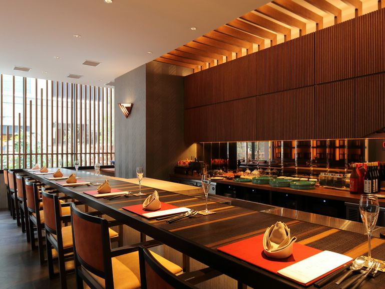 南青山の中華レストランで、しっとりカウンターデート