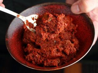 自家製の“完全発酵”豆板醤 