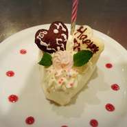 誕生日や結婚記念日、ご家庭のお祝い事に最適なコースです。キャンドル付きケーキプレゼント。