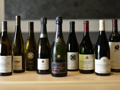 料理の味を高める、バリエーション豊かなワインを揃える。