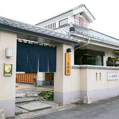 故人を偲ぶ御法事の場にも、確かな信頼を得る日本料理店