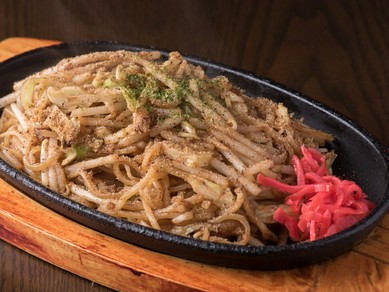 製麺所【さのめん】から仕入れられた幻の麺でつくる『富士宮やきそば』