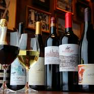 ワインはブランドにこだわらず、世界中からおすすめの銘柄をセレクト。端正な料理に合う各種のワインの品揃えはワインリストで確認してください。　
