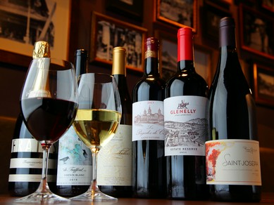 ソムリエでもある店主が、料理に合わせて選んだワイン