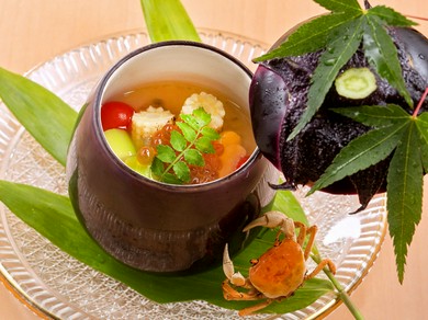 四季折々の食材が織りなす料理を一品料理やコース料理で愉しめる