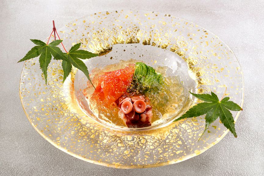 一口の中で様々な食感・香り・味わいを楽しむ『蛸の柔らか煮　冷製』