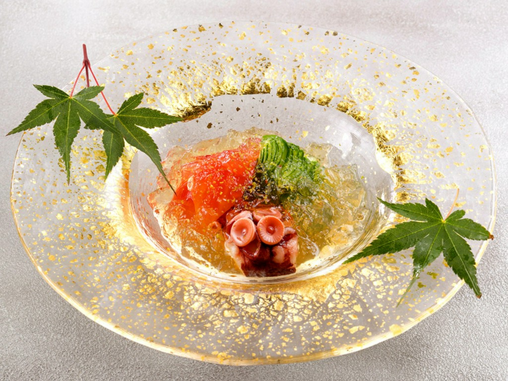 一口の中で様々な食感・香り・味わいを楽しむ『蛸の柔らか煮　冷製』