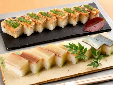 これが名物。季節ごとに全国から仕入れる身厚なサバ・サワラを味わう『押し寿司』