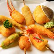 ゆったり過ごせる雰囲気は、子ども連れのゲストにも人気。週末には家族連れも多く来店し、記念日やお祝いごとなど、特別な日の食事を楽しんでいます。子ども用の食器や補助椅子が用意されているのもうれしいところ。