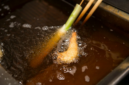 絶妙なタイミングで揚げるのは、鍛錬された職人技