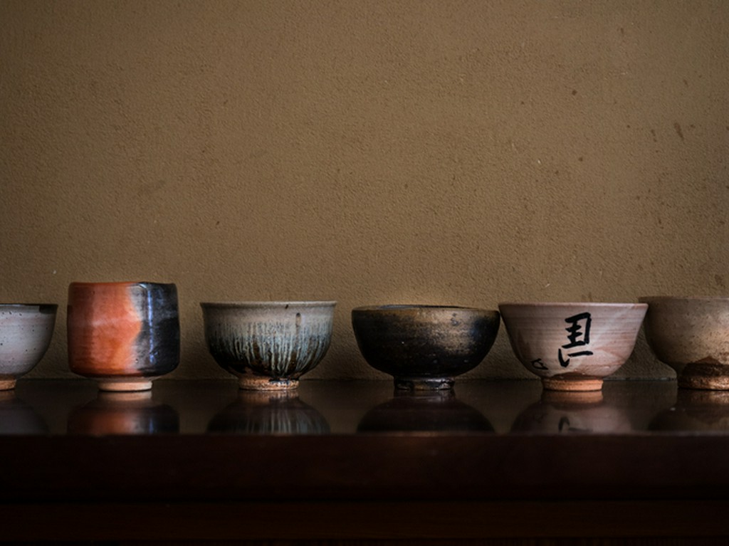 京都での修業時代から集めてきた器が料理に華を添える
