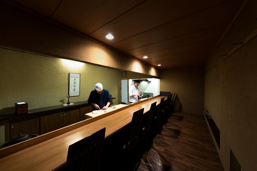 凛としながらも、肩肘張らず、茶懐石を楽しむことができる