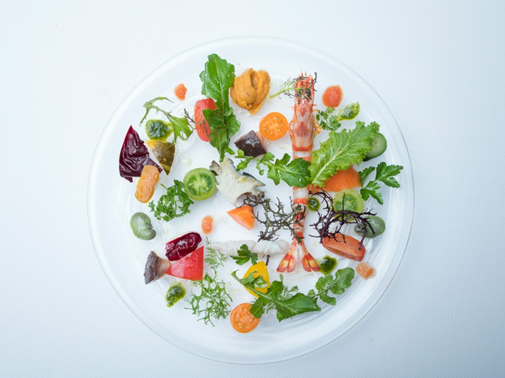 唐津の魚介類と自然栽培野菜がひと皿になった『海の幸のサラダ』