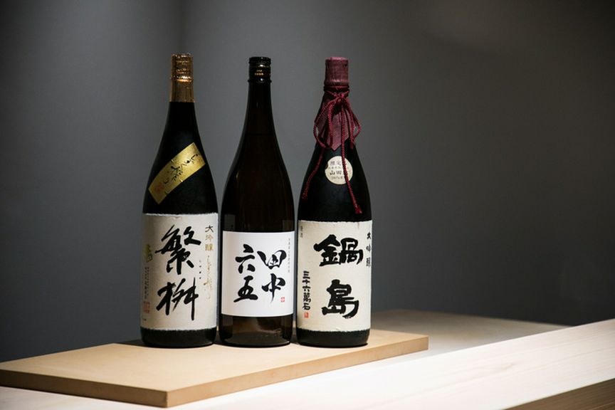 地元はもちろん県外のゲストも喜ぶ全国の日本酒を厳選