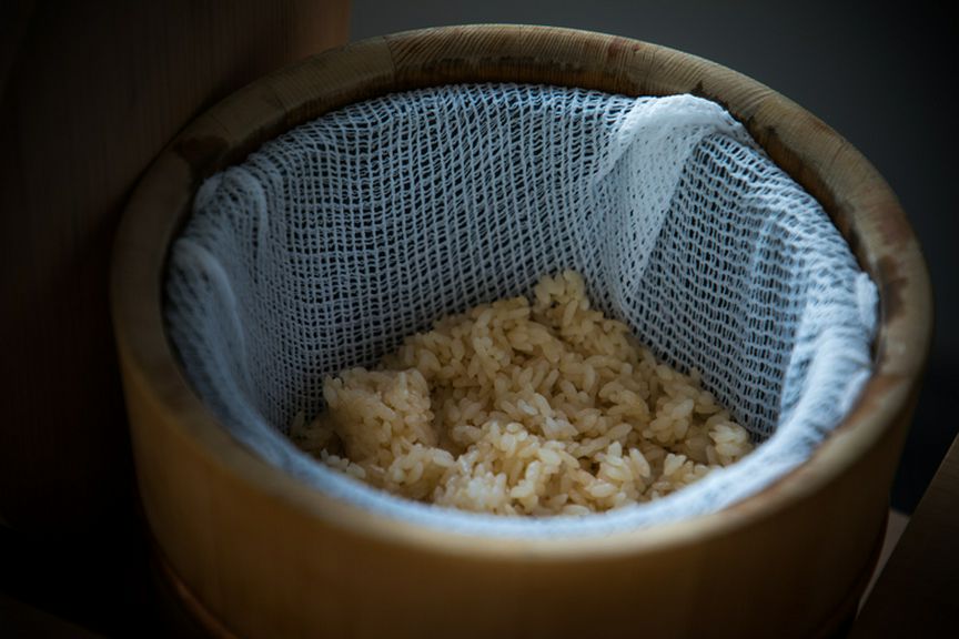 精米歩合まで指定し、3種の酢をブレンドして仕立てるシャリ