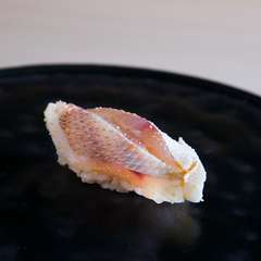 美しい黄身酢おぼろをまとわせて登場する『かすご』