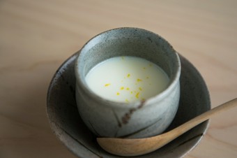 おまかせの最初に登場する、挨拶代わりの『茶碗蒸し』