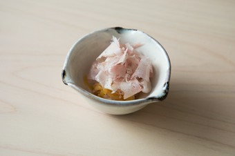 阿蘇の卵の卵黄を、水分を飛ばし味を凝縮させた『卵かけご飯』