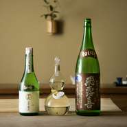日本酒度の高い、いわゆる辛口系の日本酒を中心に揃えておりますが、そのなかでも香りや旨味に幅をもたせてセレクトしています。福岡、佐賀を中心に、東北や今日の酒もラインナップ。
