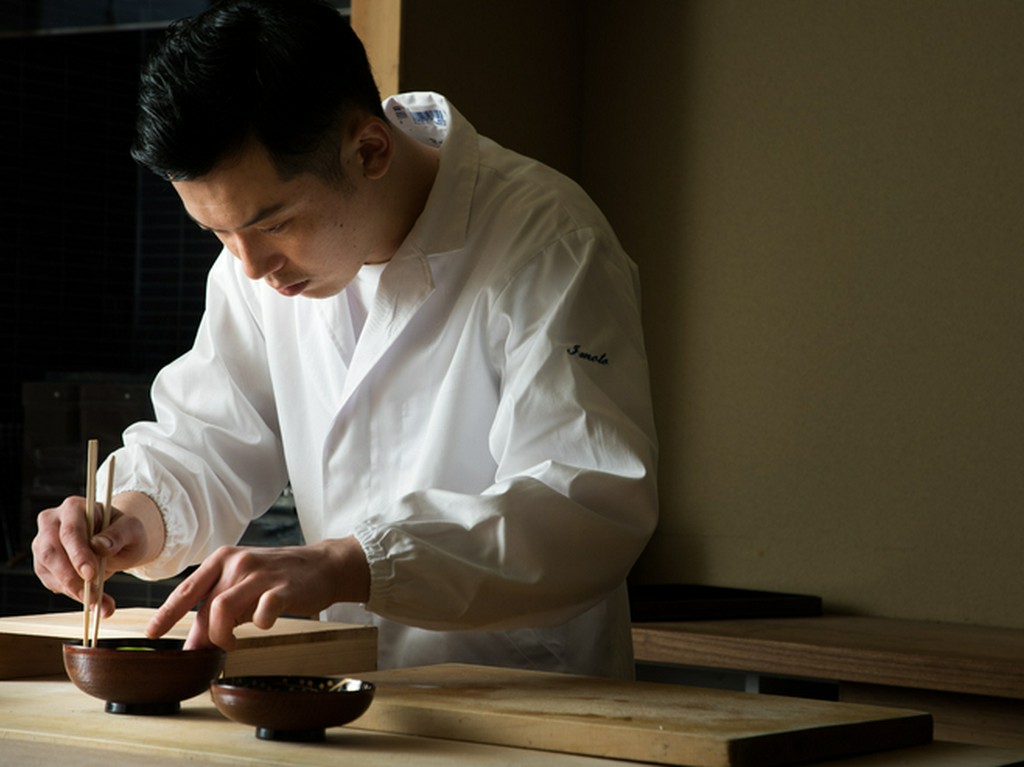 自分の目が届く範囲で、リアクションできるカウンター仕事