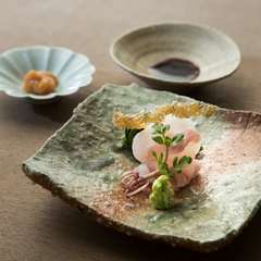 昆布締めにした白甘鯛にこのこを添えた『お造り』