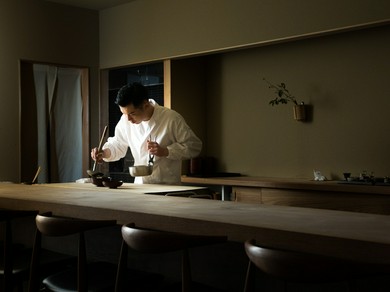 美味しさとともにライブ感を届けるフラットなカウンター