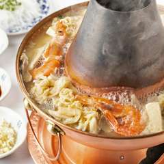 中国東北部の家庭料理『酸菜火鍋』は、冬しか出会えない味