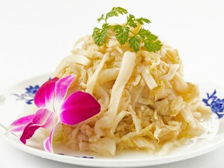 『酸菜火鍋』の要の白菜は、その年によって最も良いものを厳選