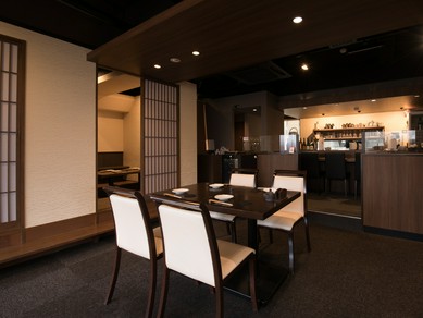 居心地の良い空間で過ごす、二人の優美なひととき