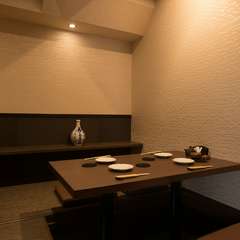 季節の天然魚の刺し盛りを中心としたコース
プラス1500円で飲み放題お付けできます。