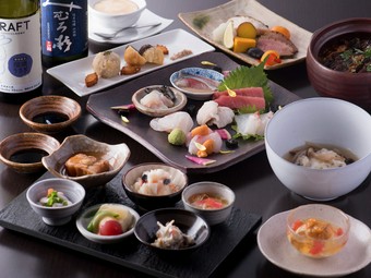 個室も完備された落ち着ける空間で、ゆっくりと寛ぐ