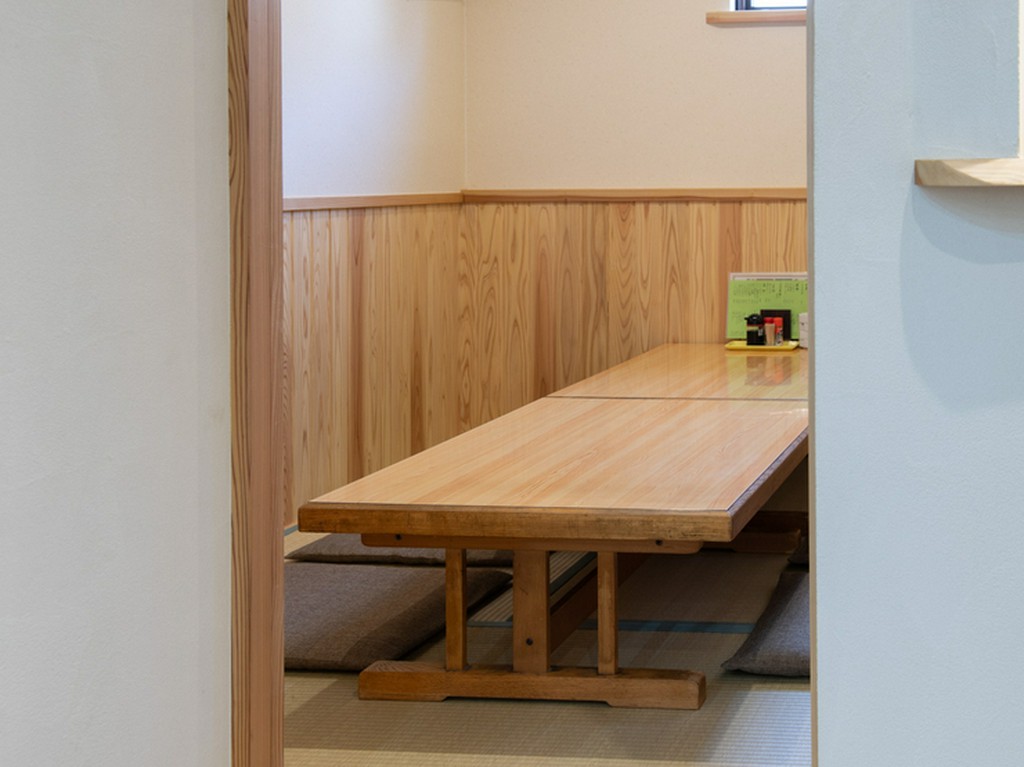 接待などの会食に。周りに気兼ねなく過ごせる個室を完備