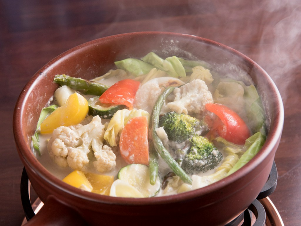 野菜をたっぷり味わえる一風変わった『バーニャカウダ』が人気