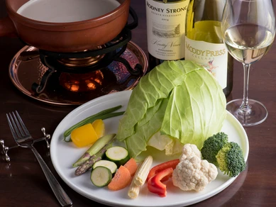 10種類の新鮮野菜を温野菜でいただく『フリッツァ風バーニャカウダ』