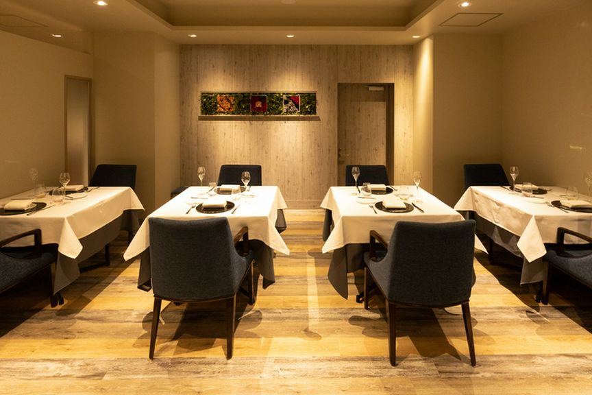 カウンター席から個室までシーンに合わせてお使いいただけます