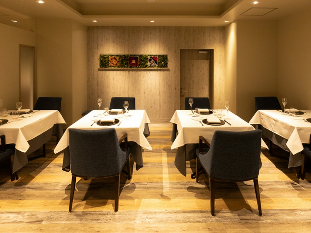 カウンター席から個室までシーンに合わせてお使いいただけます