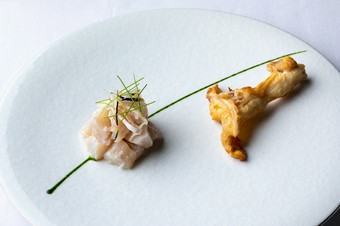 トラフグのマリネ ロックフォール風味