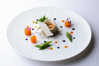 フォアグラとあんぽ柿のトーション仕立て