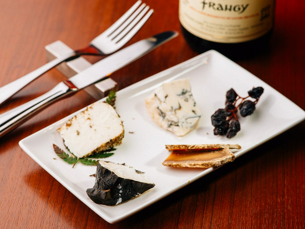 チーズの盛り合わせ　4種