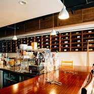 普段使いしたくなる、日替わりイタリアン多彩なワインたち。価格以上の価値あるイタリア料理を堪能できます。女子会や歓送迎会、デートにも最適。カウンターでのおひとり様を楽しむのもおすすめです。